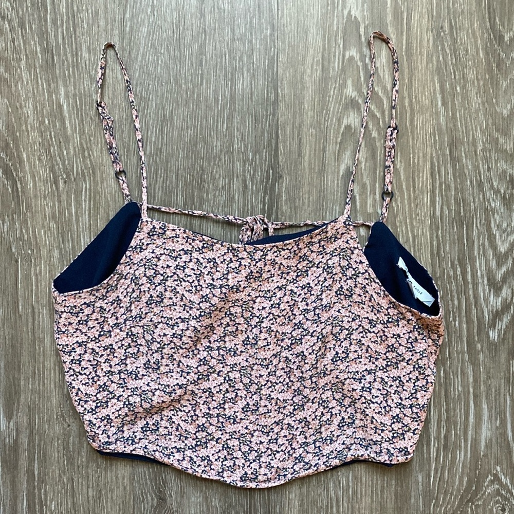 AE Floral Crop Tie-Back